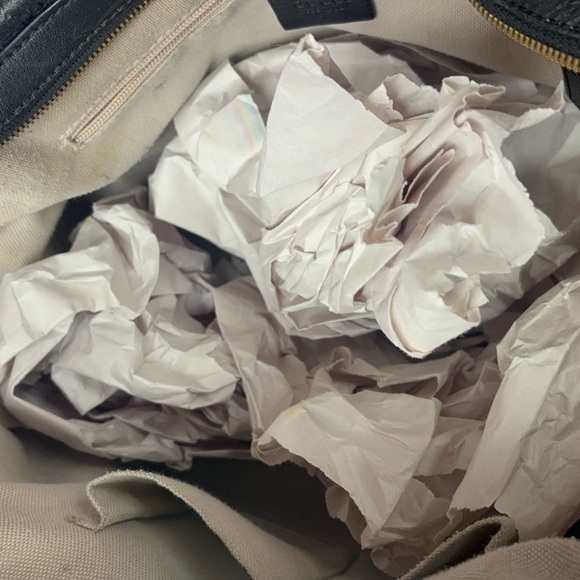 Gucci Black Embossed Shoulder Bag - Picture 2 of 4